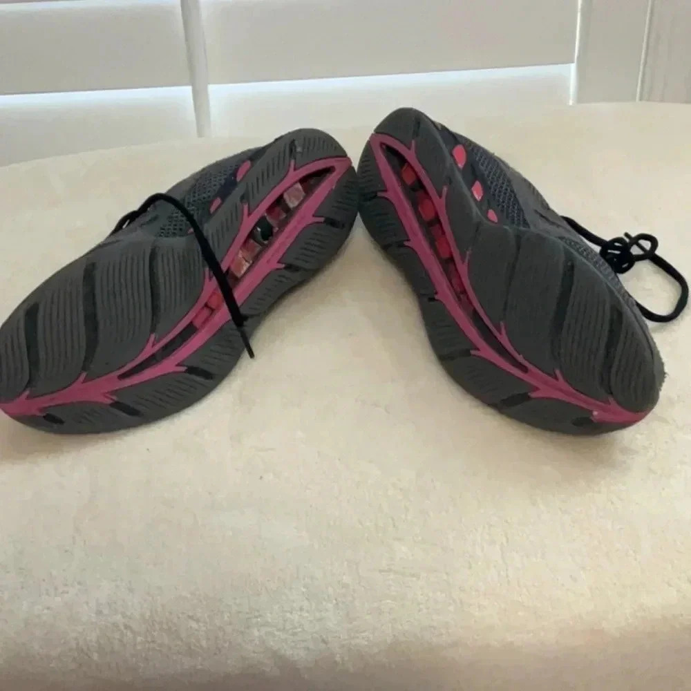 New Balance - Picture 6 of 6